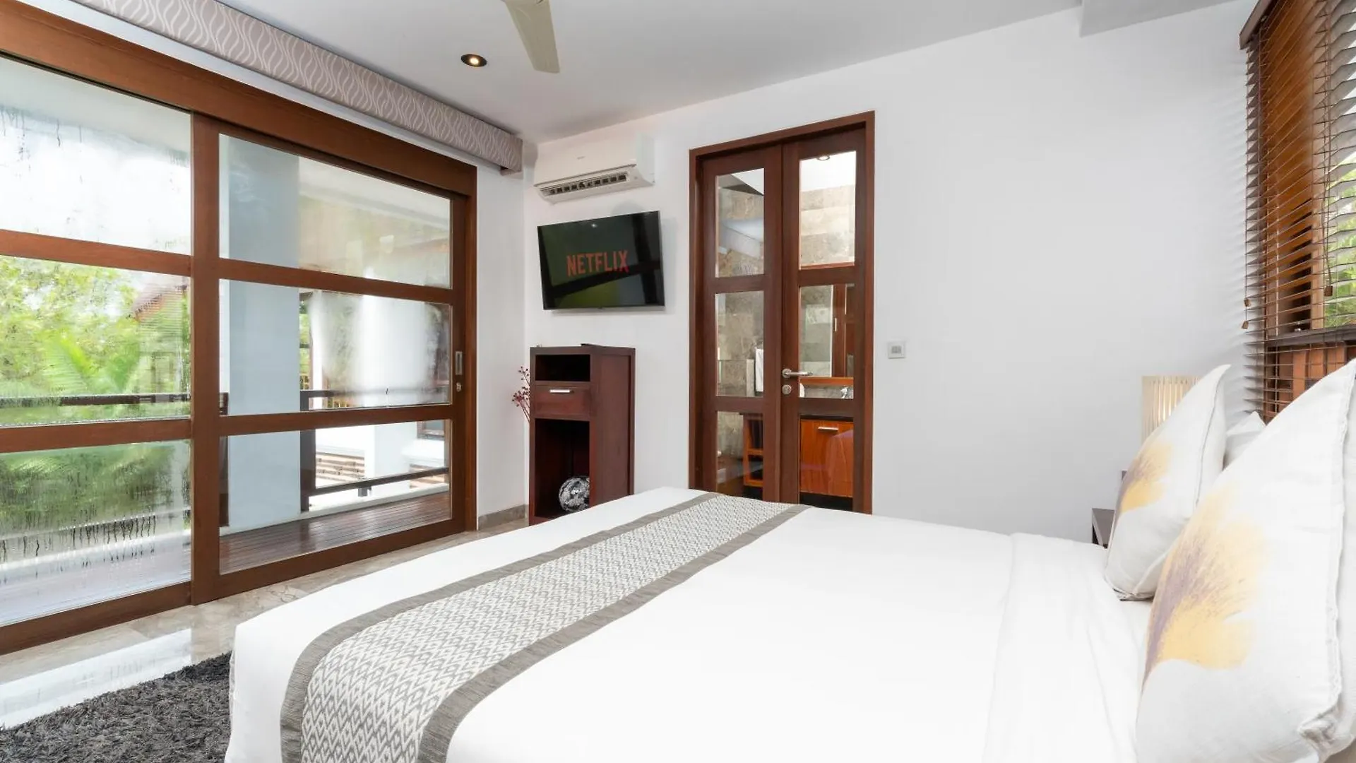 Mary'S Beach Villa Canggu  Indonesia