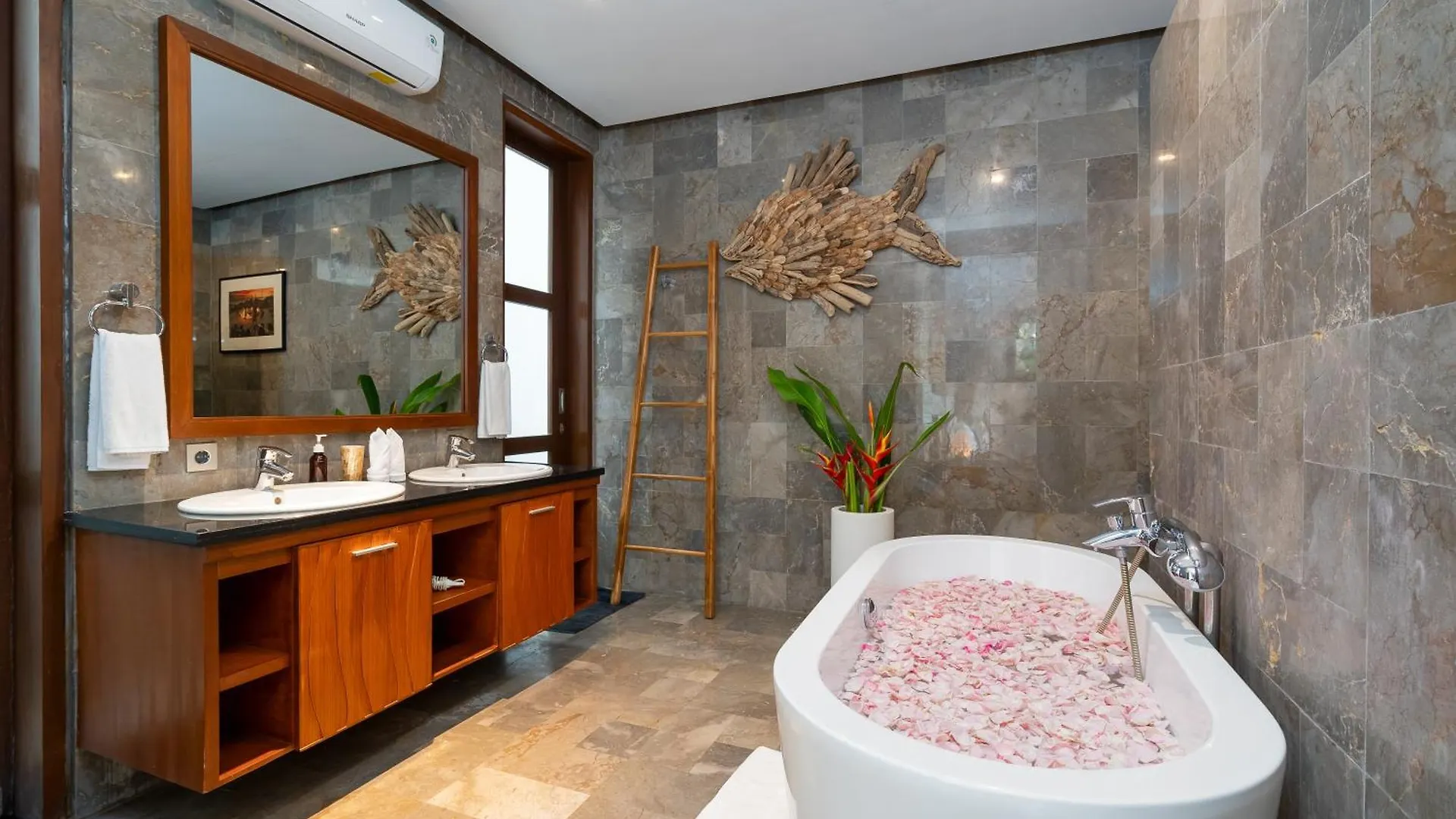 Mary'S Beach Villa Canggu  Indonesia