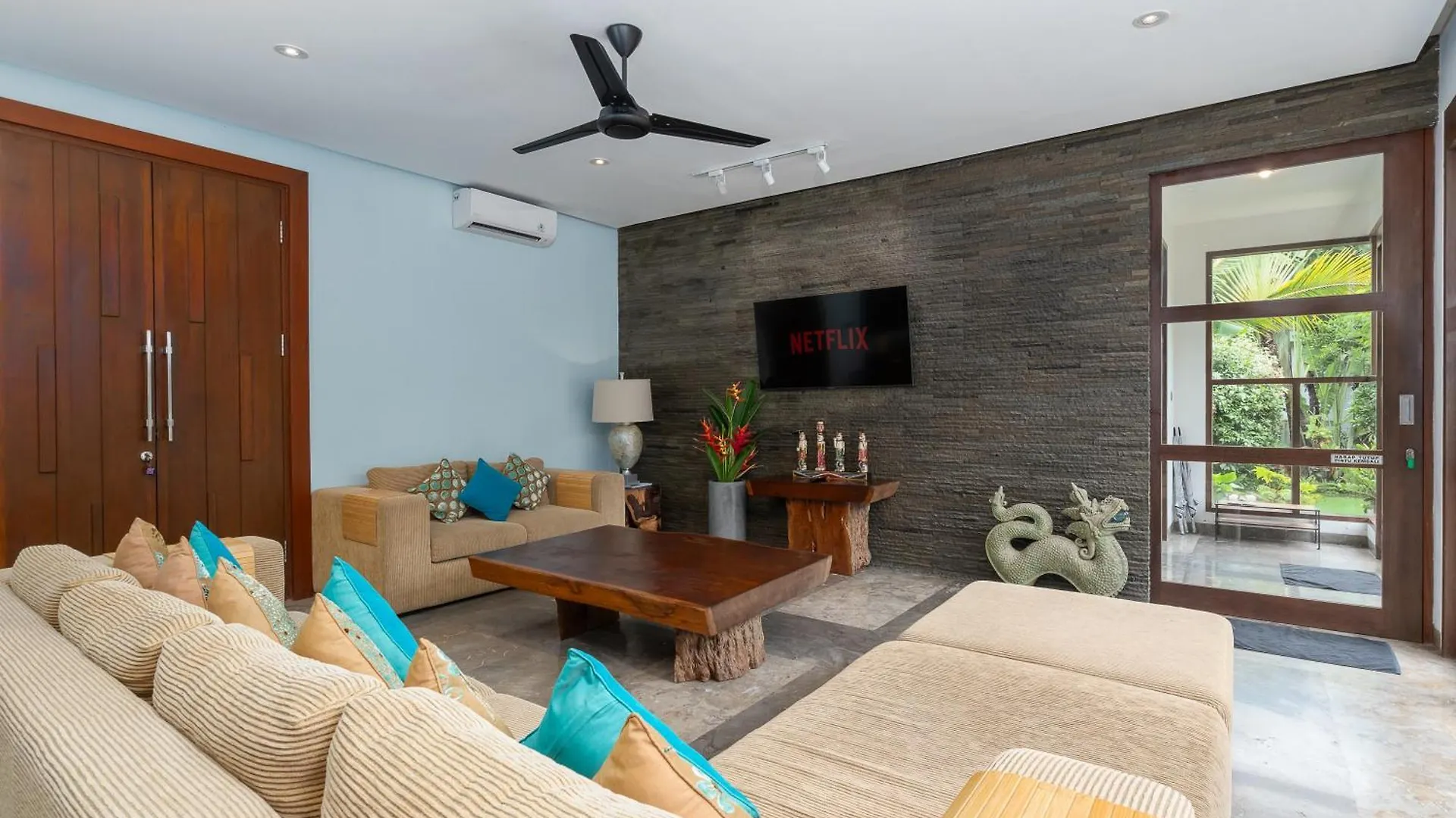 Mary'S Beach Villa Canggu  Indonesia