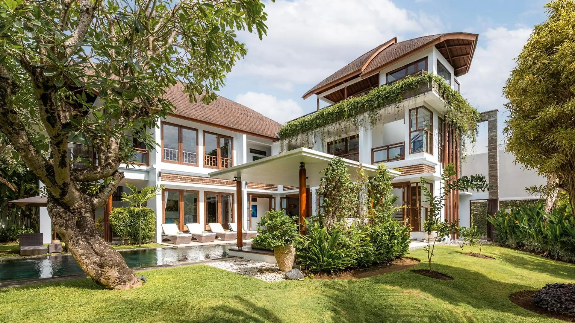 Mary\'S Beach Villa contacts